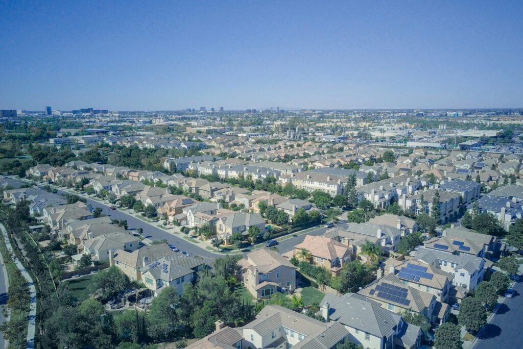 Aerial view of a residential neighborhood in Los Angeles showcasing homes with a solar panel system for home, highlighting the growth of solar energy adoption in the city.